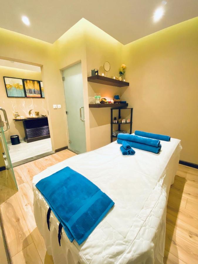 Hotel Naviti Warwick 3*